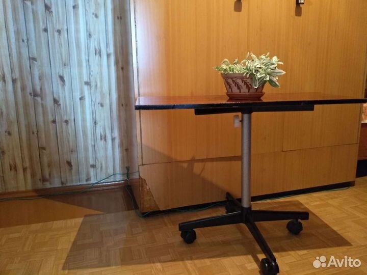 Подставка под телевизор или журнальный столик