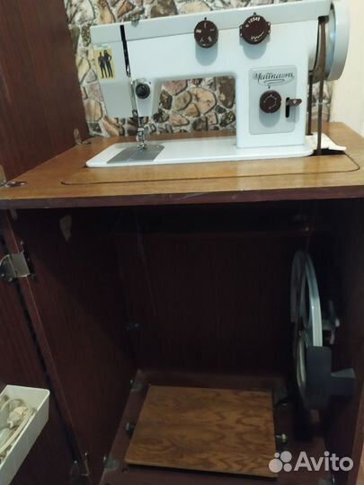 Швейная машинка Чайка 143