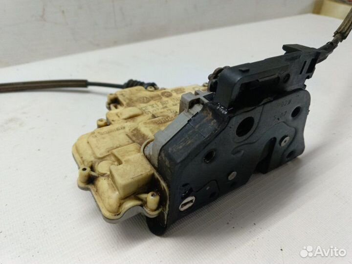 Замок двери передний правый Volkswagen Passat B6