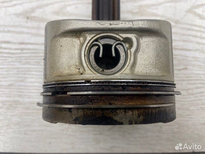 Поршень с шатуном Skoda Octavia A4 AKL 2001