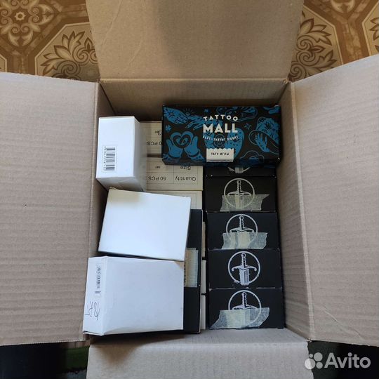 Много расходного материала для тату
