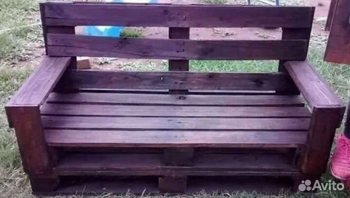 Скамейка из поддонов