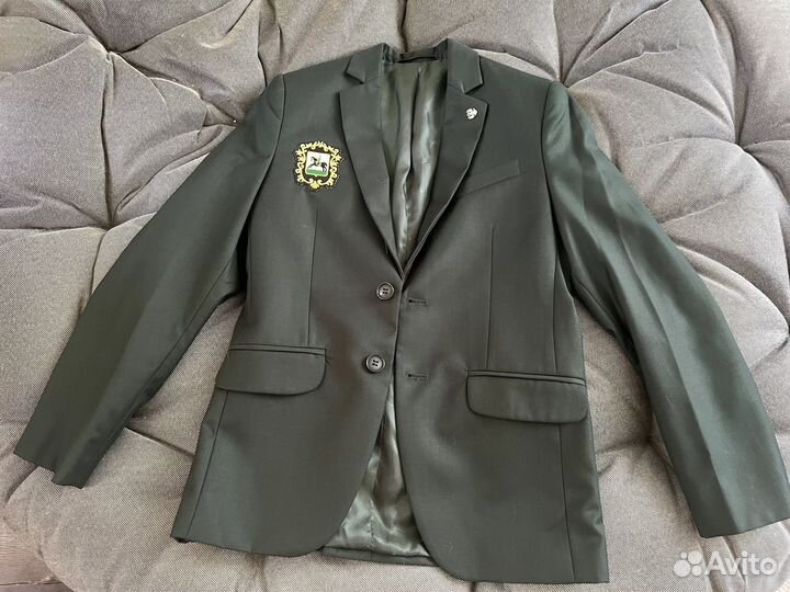 Школьный пиджак и рубашка