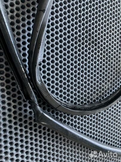 Уплотнитель дверного проема лев. перед. Toyota Lan