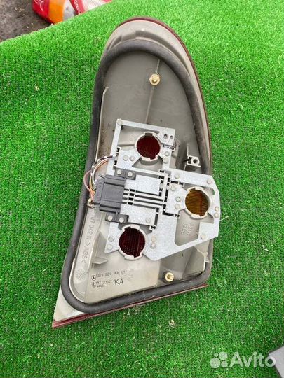 Фонарь задний правый Mercedes E W210 2002