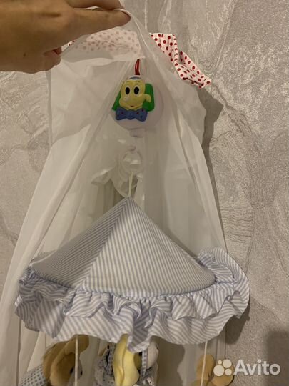 Балдахин с держателем и мобилем