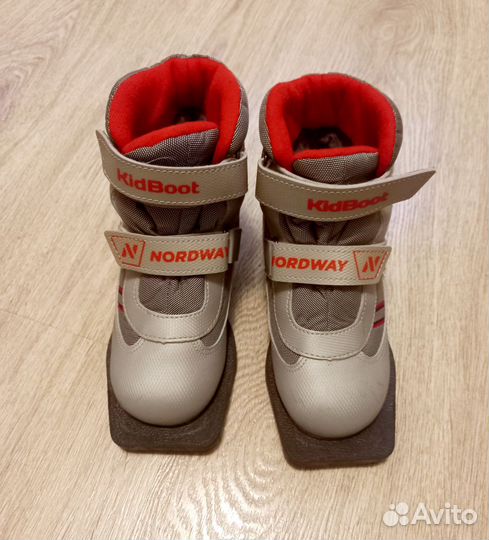 Лыжные ботинки 32