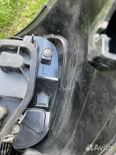 Продам разбитую левую фару б/у на рено сандеро 2