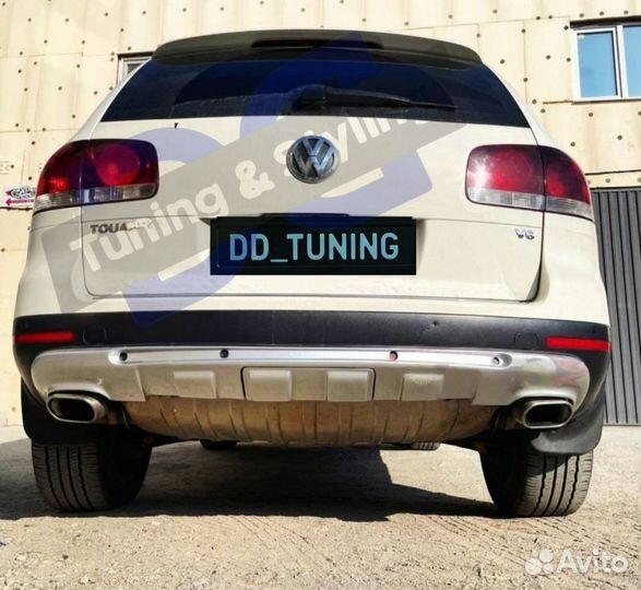 Накладка на передний бампер Volkswagen Touareg