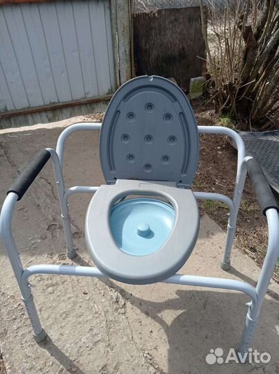 Стул-кресло инвалидное с санитарным оснащением