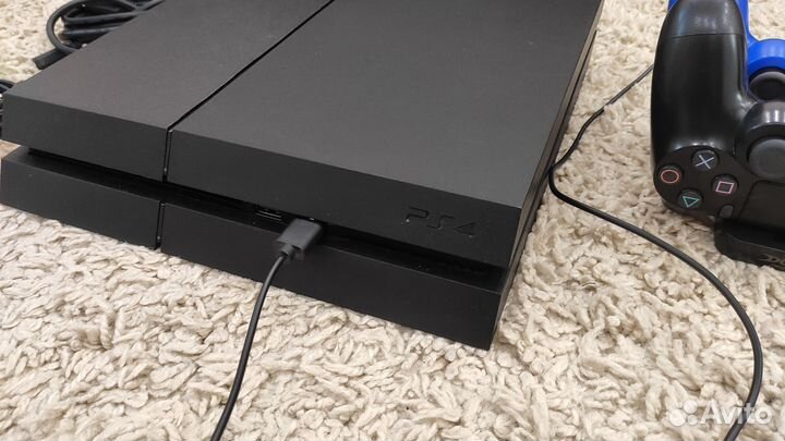 Ps4 -12 игр - 2 джойстика - зарядная станция