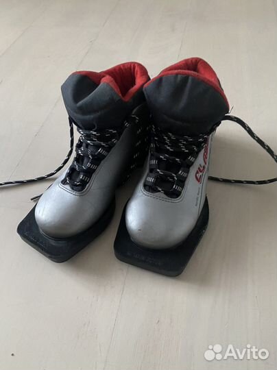 Лыжные ботинки