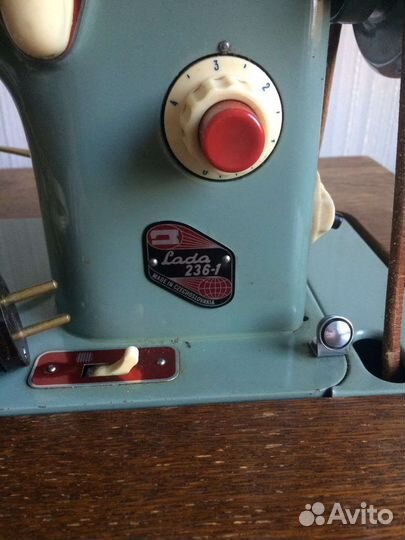 Швейная машина LADA 236