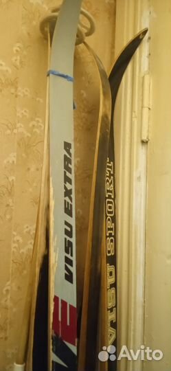 Лыжи деревянные продам