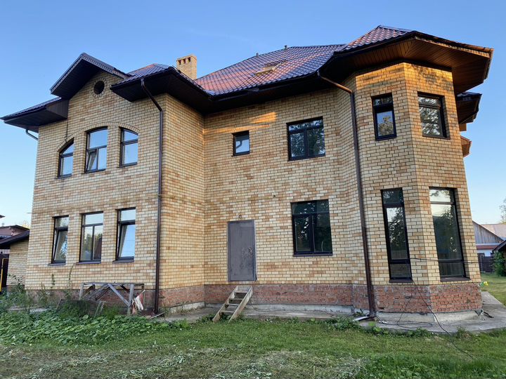 Коттедж 672 м² на участке 22 сот.