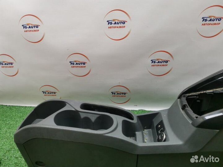 Консоль между сидений Ford Ecosport 1.5 2015