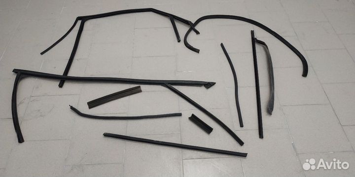 Резинки дверные и молдинги volvo S 40