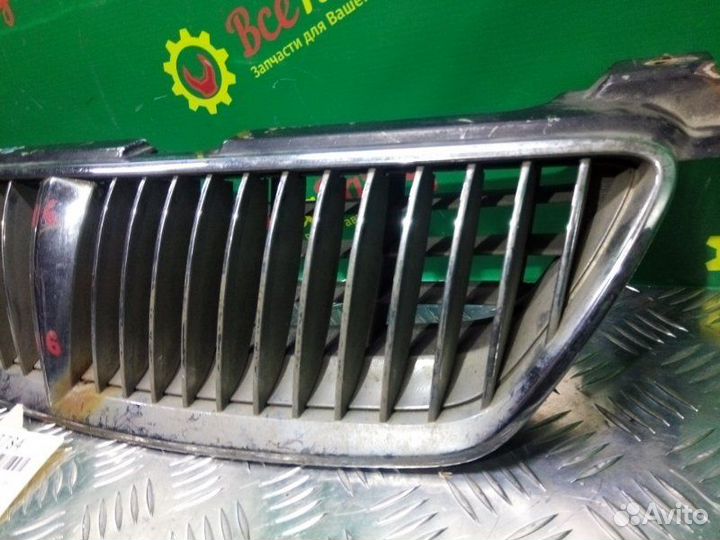 Решетка радиатора Nissan Almera N16 хечбэк 1.5