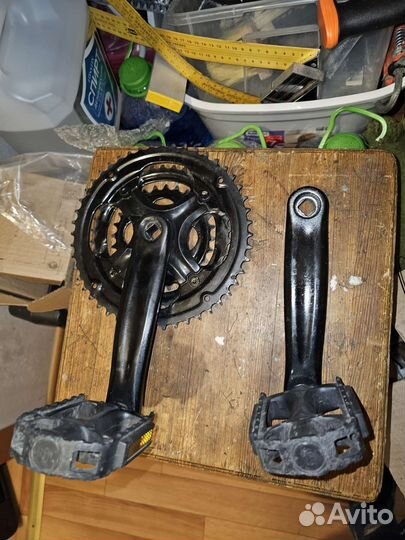 Много запчастей для велосипеда