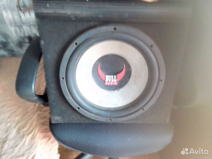 Сабвуфер и усилитель в автомобиль