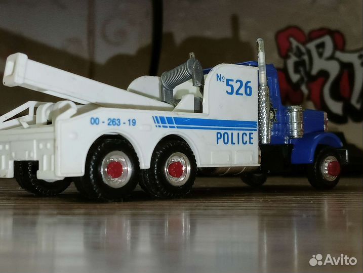 Моделька грузовика (полицейский)
