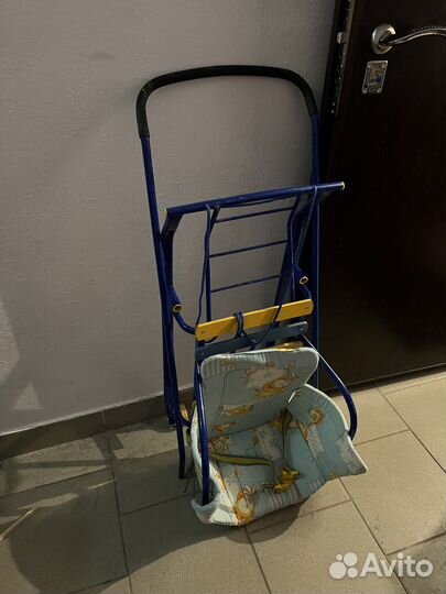 Санки с ручкой и сидушкой