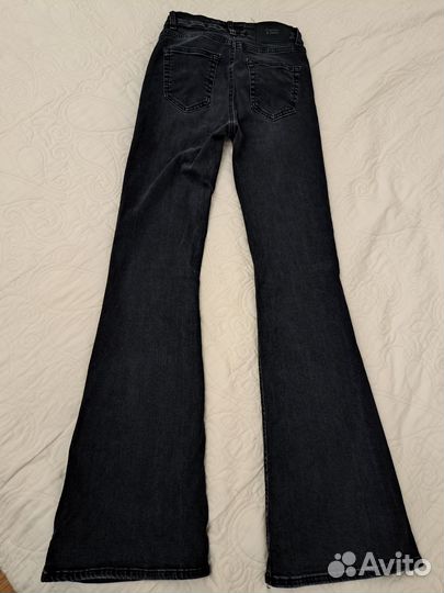 Джинсы клеш от колена черные