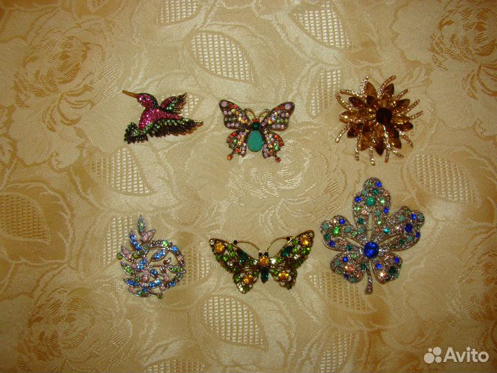 Брошка бижутерия