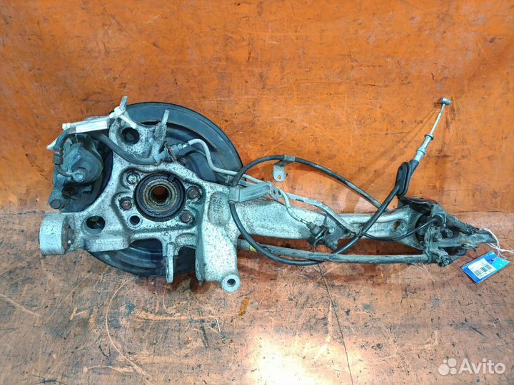 Кулак поворотный задний левый Subaru Legacy BL5