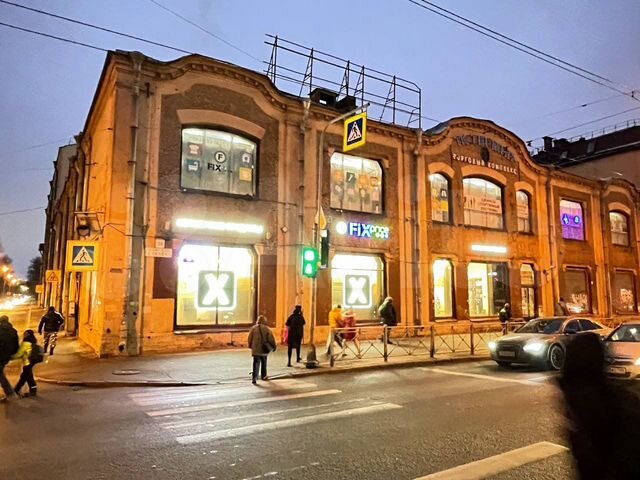 Угловое, проходное, 10 витрин, 100 квт