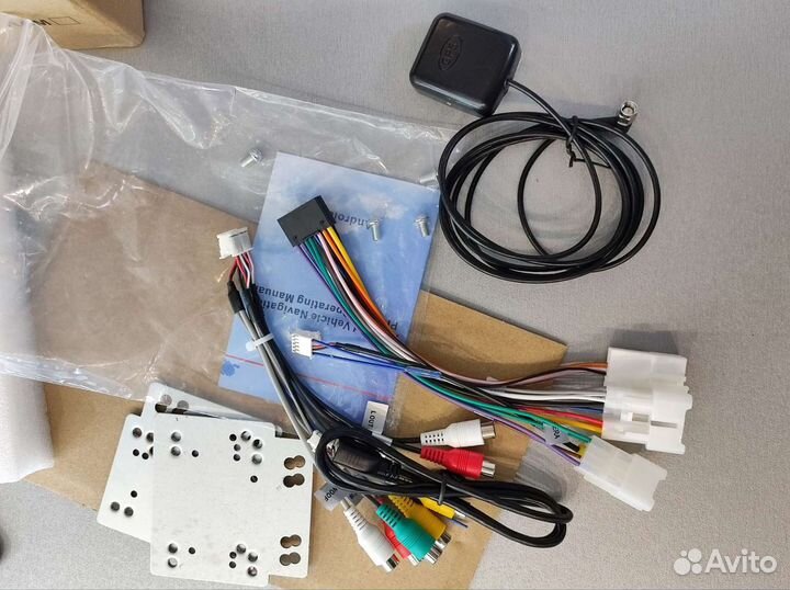 Универсальная магнитола на Тойоту 200*100 2 дин