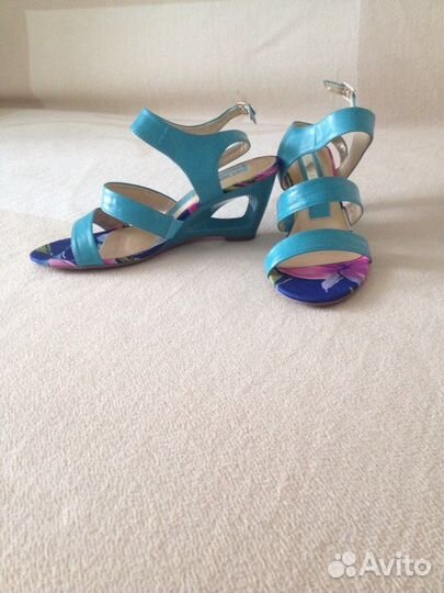 Продам босоножки