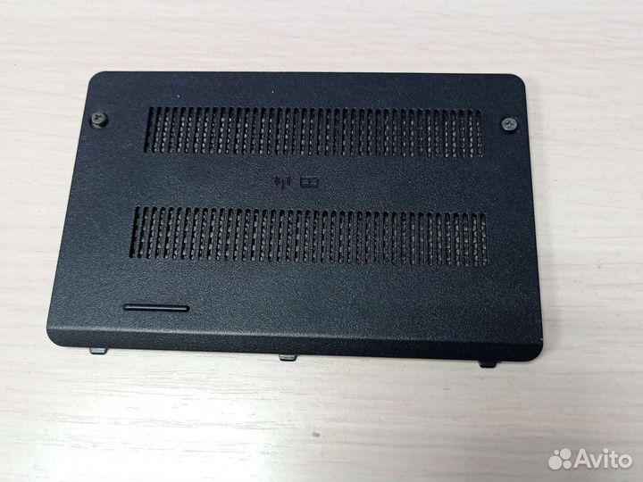 Крышка отсека RAM