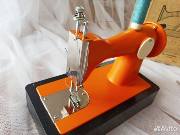 Детская швейная машинка СССР
