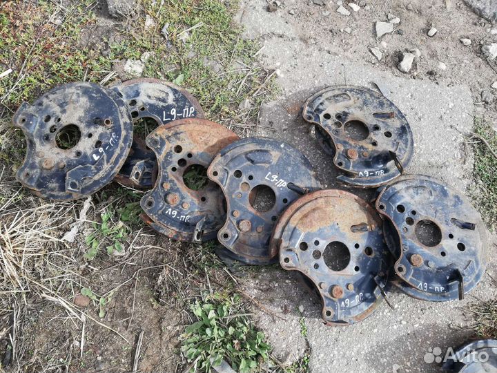 Щит тормозной правый Митсубиси Лансер 9