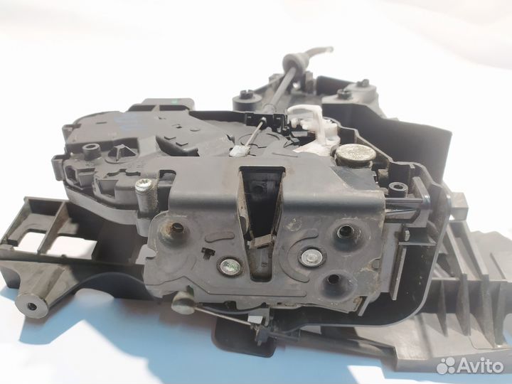 Замок передней правой двери на Volvo S40