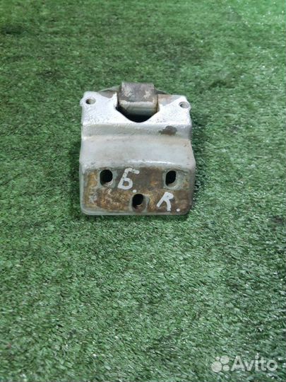 Петля двери Mercedes Benz vito 638