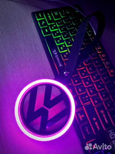 Неоновые цурикавы с маркой автомобиля