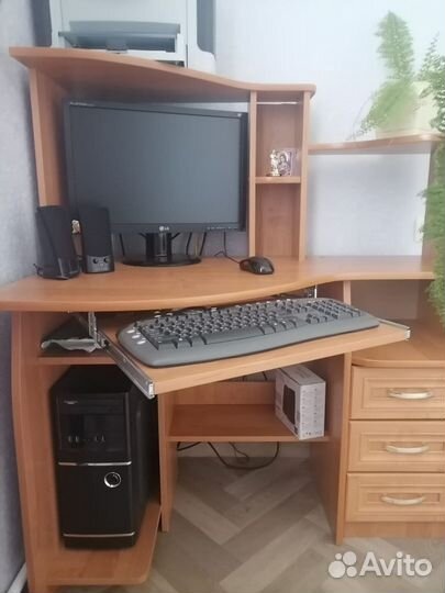 Компьютерный стол