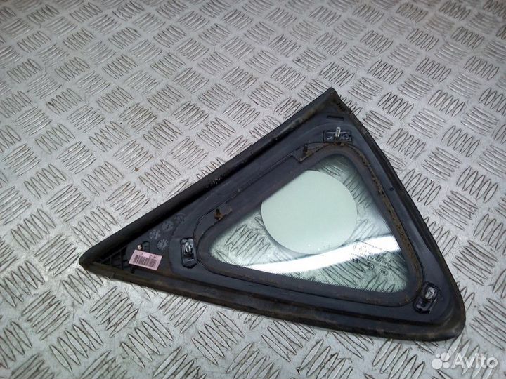 Стекло кузовное боковое левое Hyundai i30 FD 2009