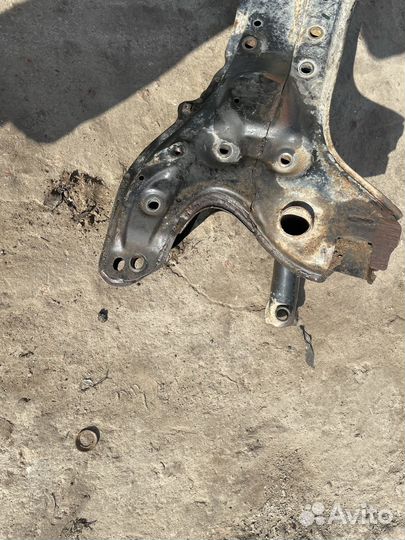 Подрамник Toyota Yaris