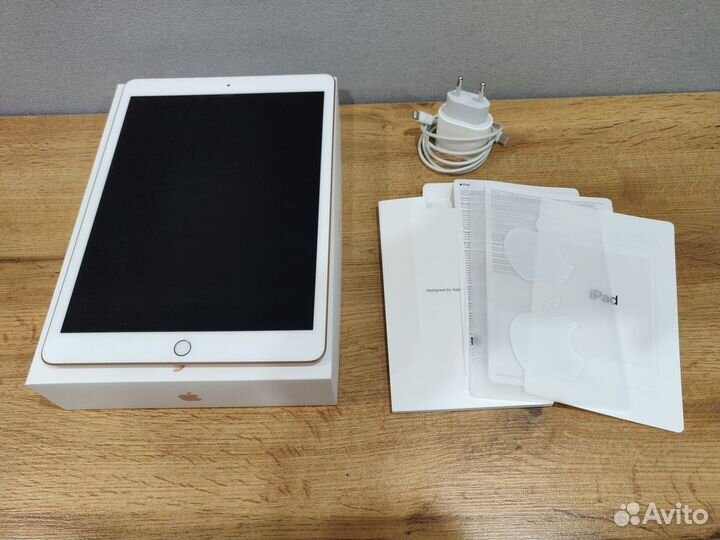iPad (8 поколение A2270) с клавиатурой