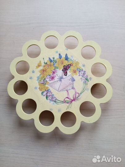 Подставка под пасхальные яйца