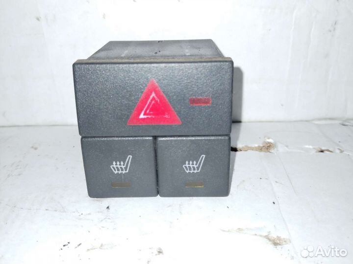 Кнопка аварийки и обогрева сидений 93332972 Opel