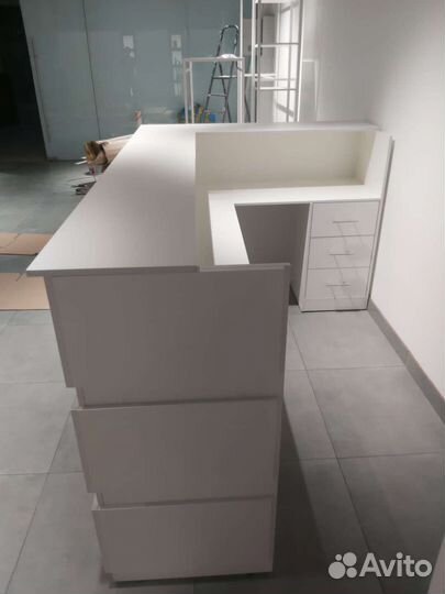 Угловая стойка ресепшн, новая