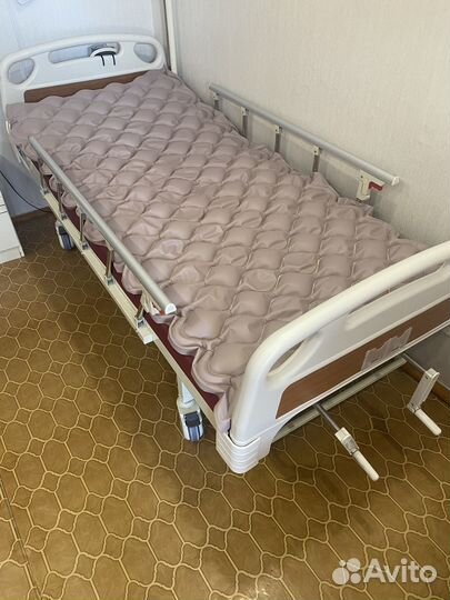 Медицинская кровать