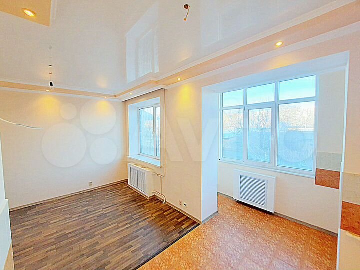 2-к. квартира, 60 м², 1/6 эт.