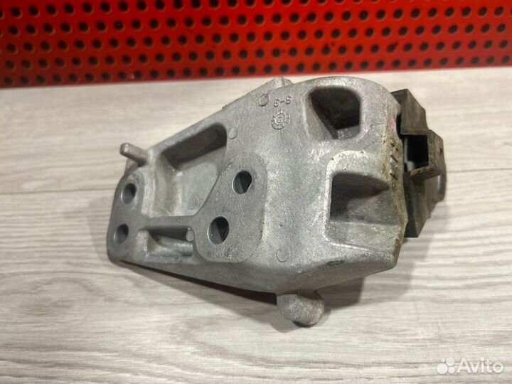 Кронштейн двигателя Lexus Es axzh10 XA25A-E92C