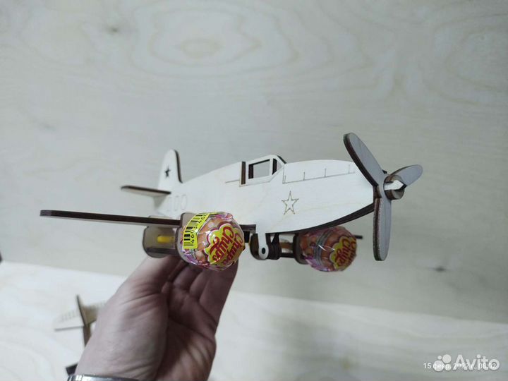 Подарок на 23 февраля самолетик