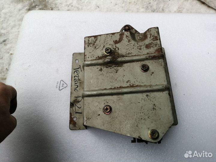 Замок стекла двери багажника Nissan Terrano D21